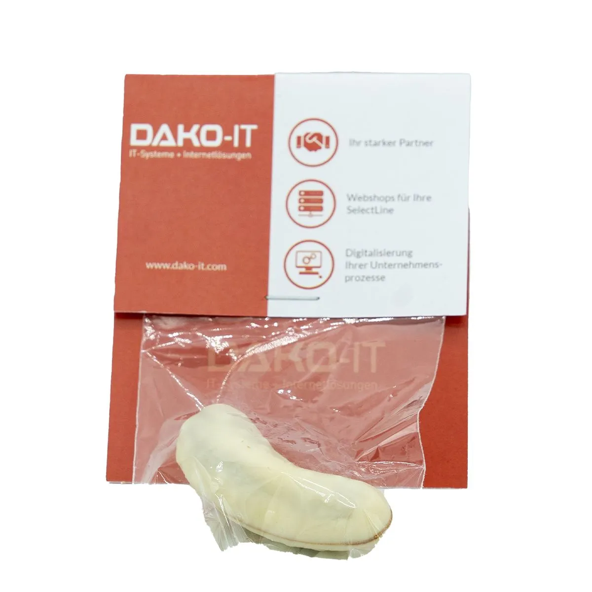 weiße Schokogurke in Tüte mit Hersteller